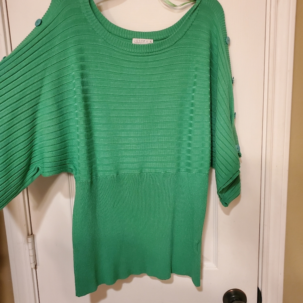 Ribbed green top